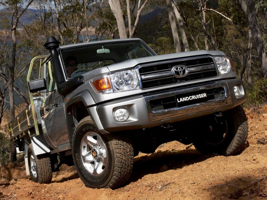  Toyota Land Cruiser 70 Cab Chassis GXL 2007 года  (фото 3 из 13)